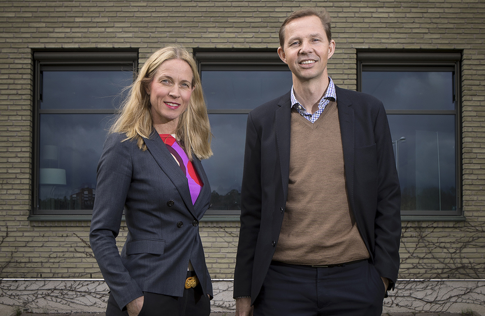 Sofia Peterson, produktchef inom onkologi och Per Sandström, medicinsk chef för onkologi och hematologi. Foto: Johan Marklund