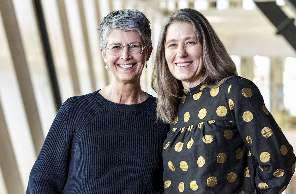 Claudia Lampic och Lena Wettergren, professorer vid Umeå universitet respektive Uppsala universitet. Foto: Gonzalo Irigoyen